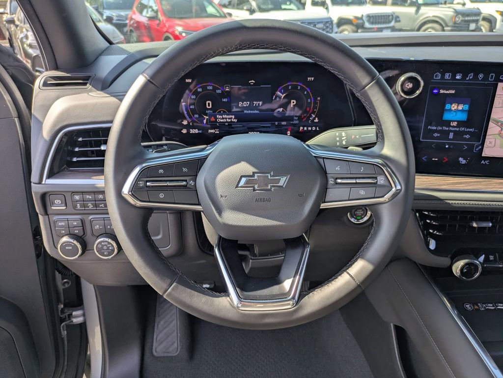 Used 2025 Chevrolet Suburban Z71 image 18