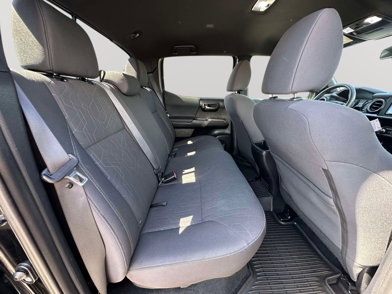 Used 2017 Toyota Tacoma TRD Sport w/ Tow Package (A/T) image 25