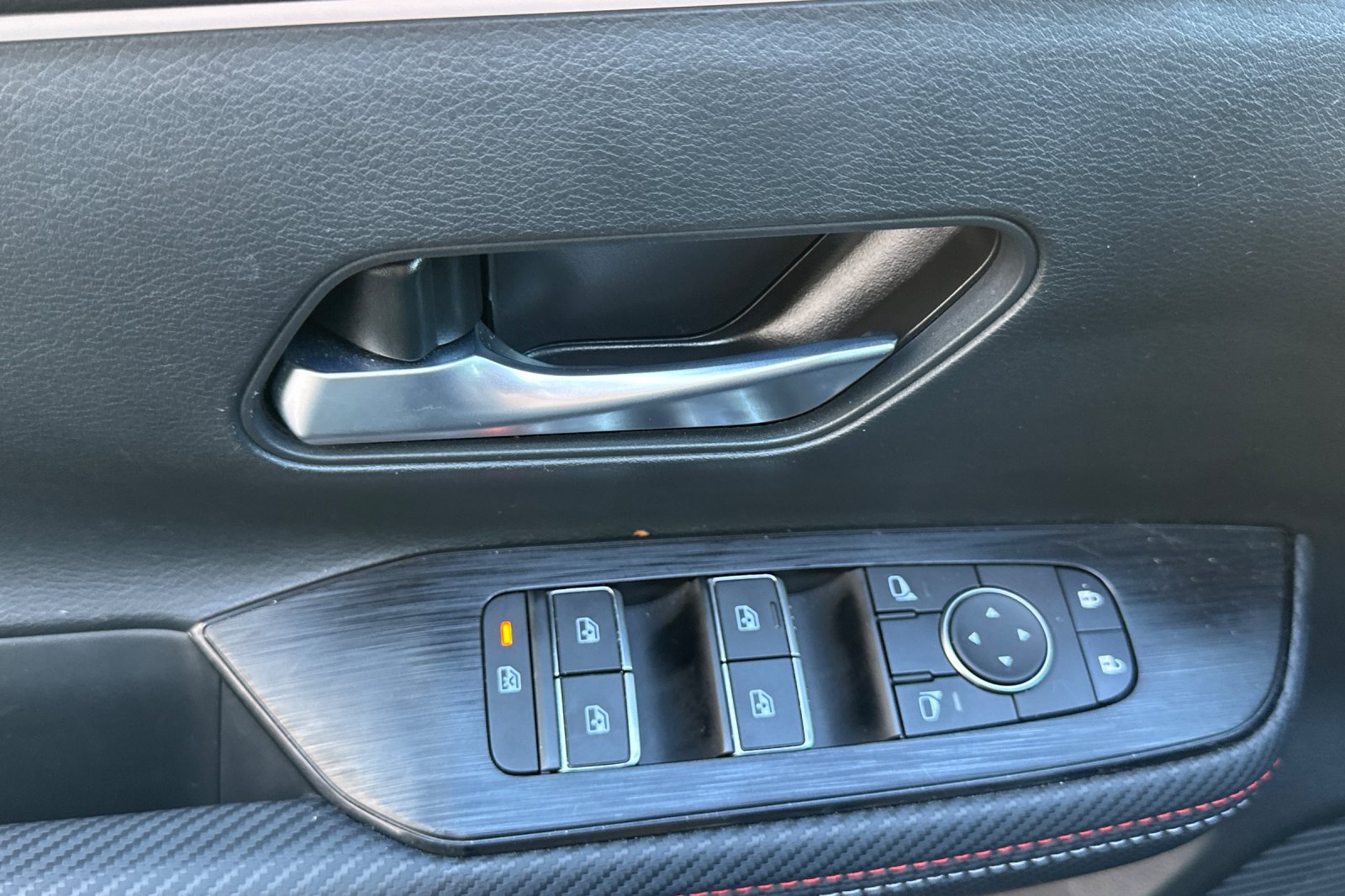 Used 2025 Nissan Kicks SR AWD/4WD image 11