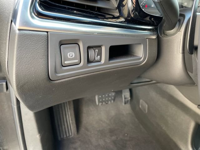 Used 2025 Cadillac XT6 Luxury w/ LPO, Floor Liner Package AWD/4WD image 32