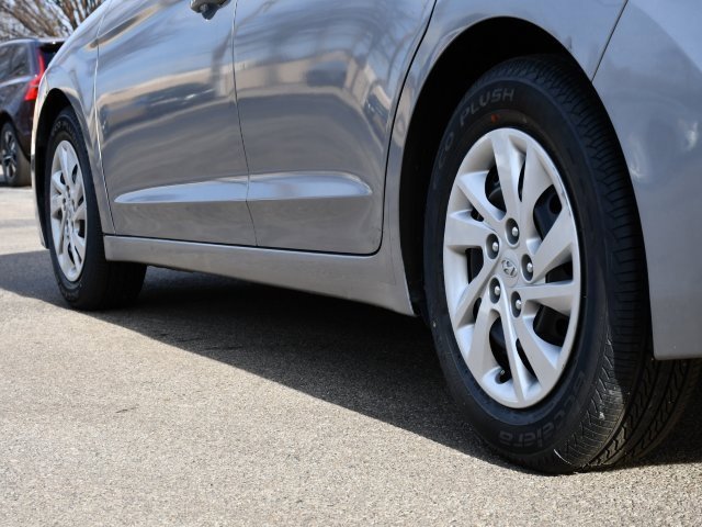 Used 2017 Hyundai Elantra SE w/ Cargo Package image 9