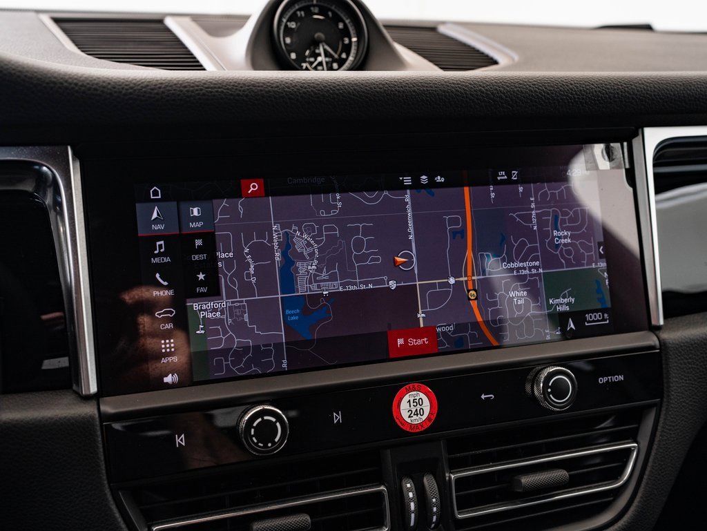 Certified 2024 Porsche Macan S image 33