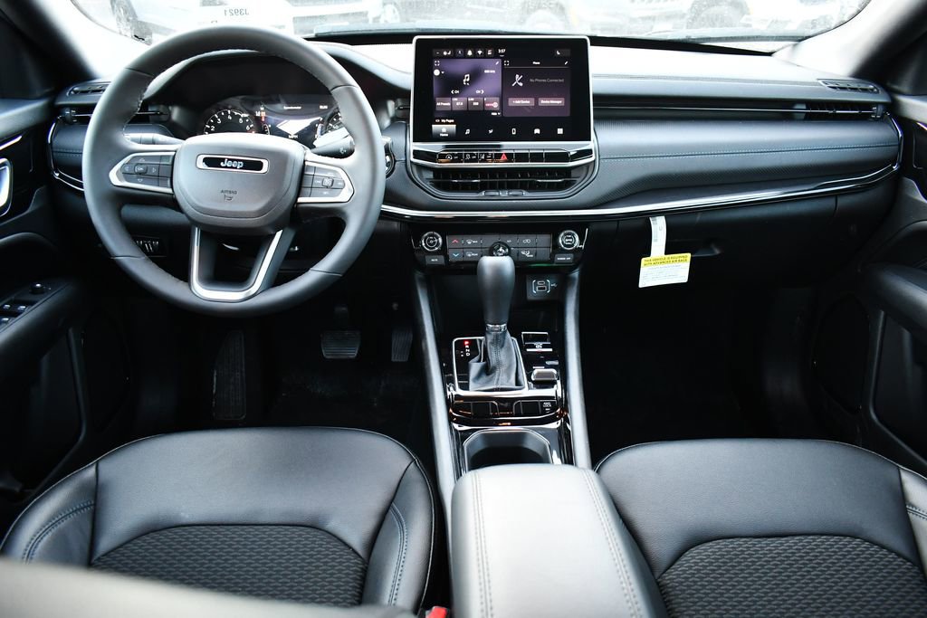 New 2026 Jeep Compass Latitude image 10