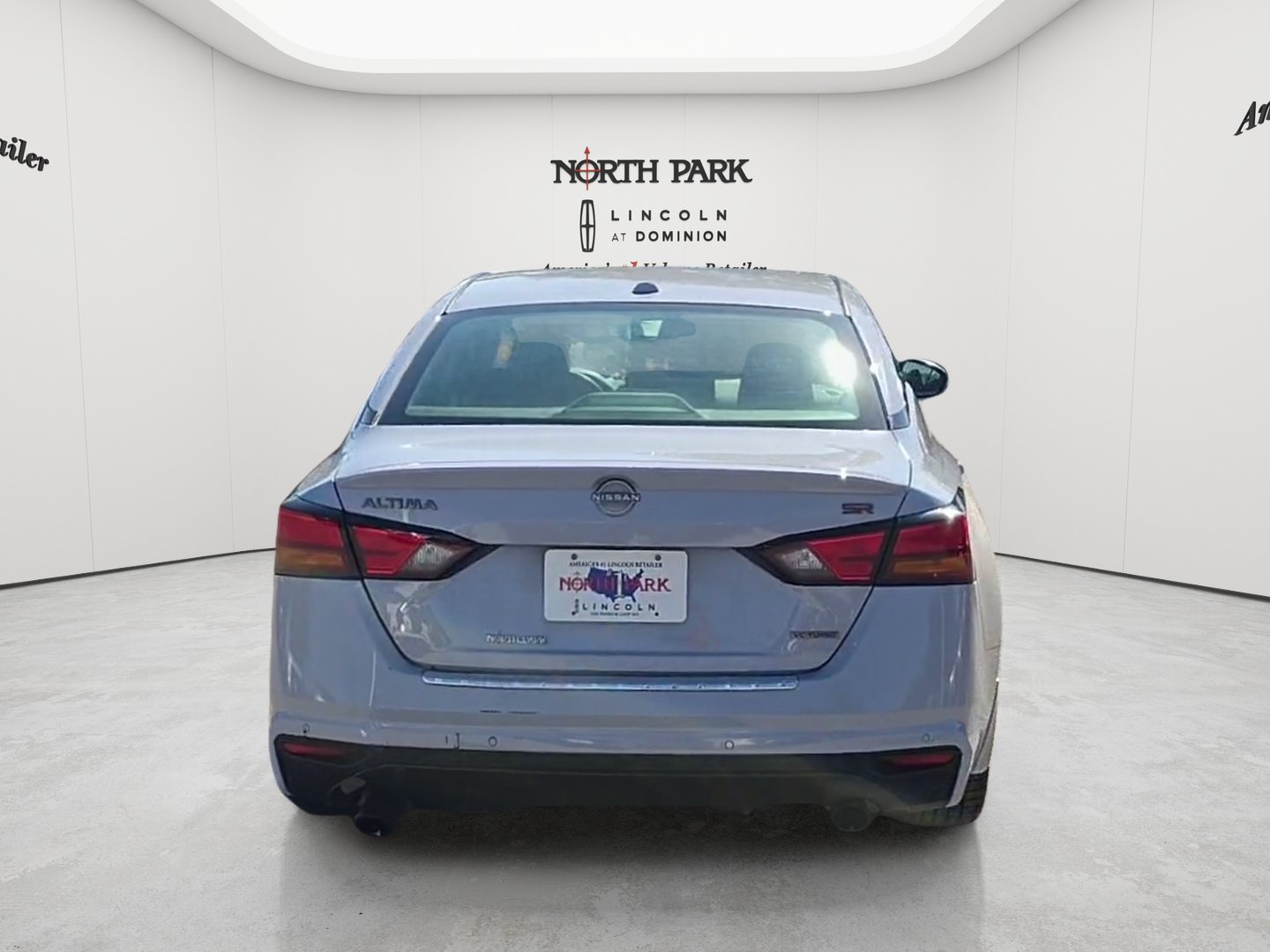 Used 2023 Nissan Altima 2.0 SR FWD image 4
