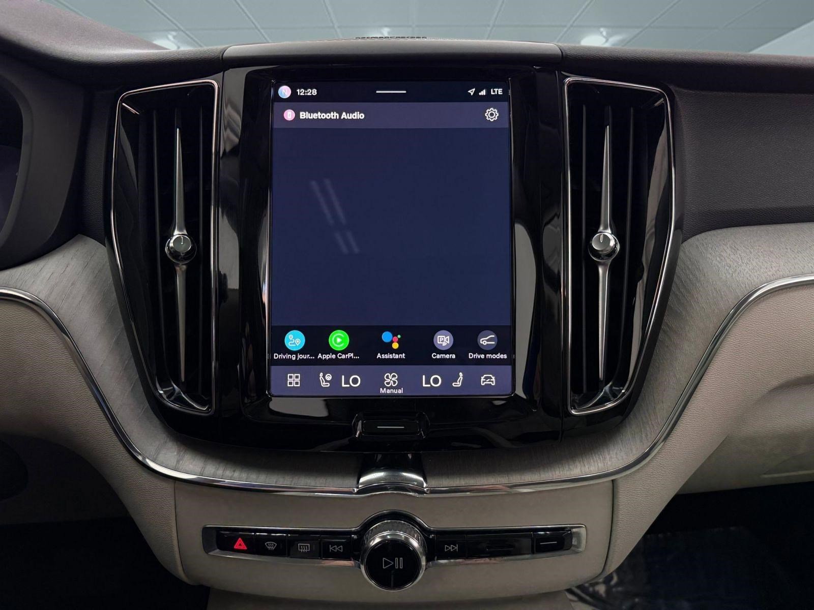 Used 2024 Volvo XC60 B5 Plus w/ Protection Package Premier image 29