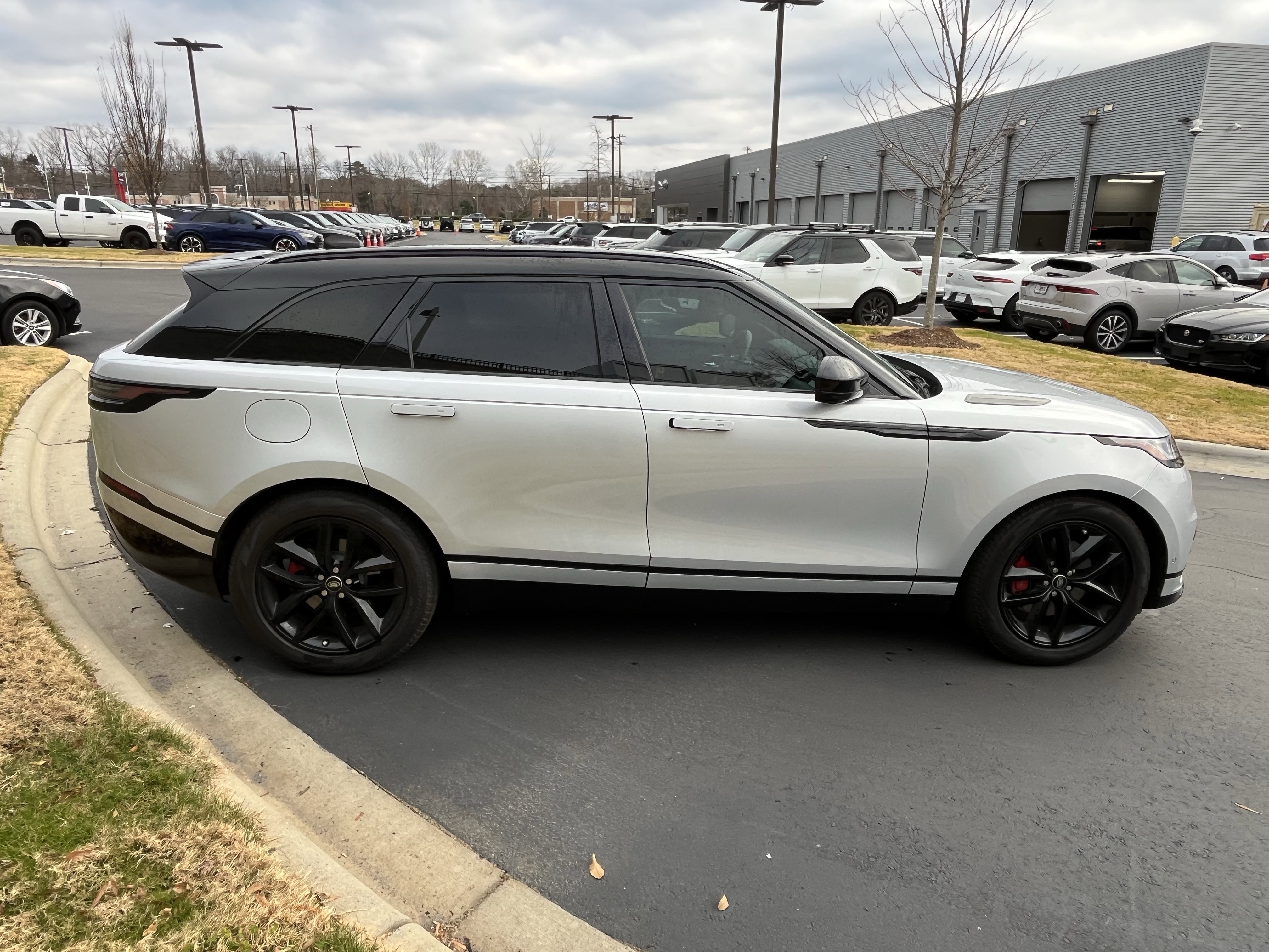 Used 2024 Land Rover Range Rover Velar Dynamic SE image 8