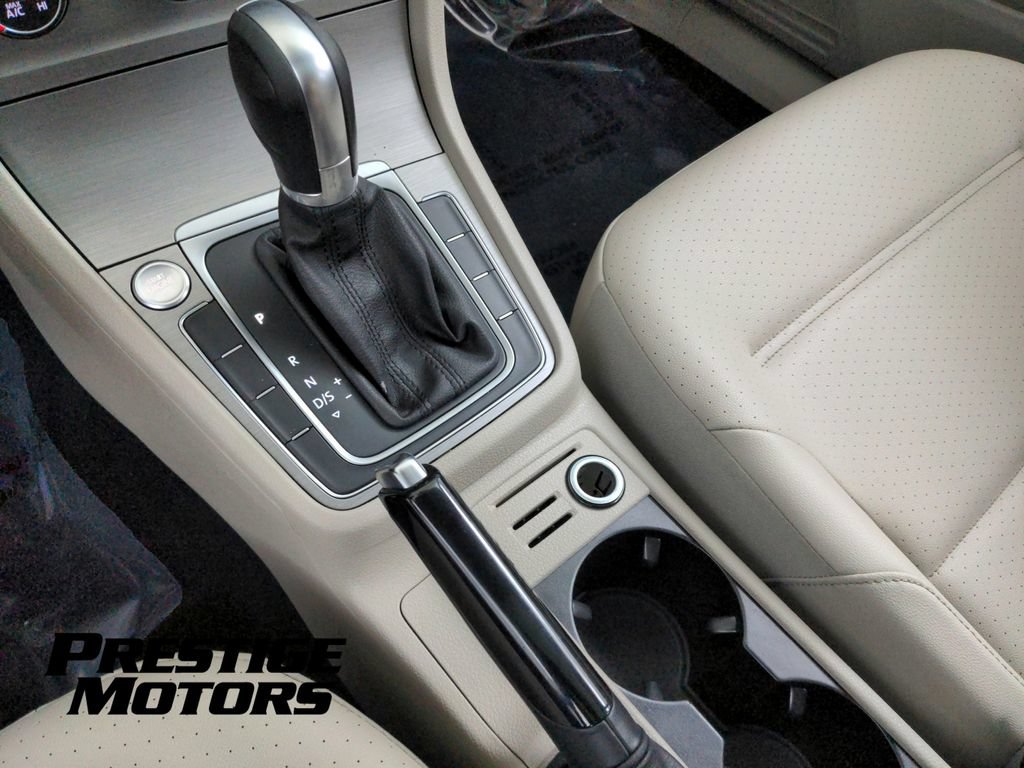 Used 2017 Volkswagen Golf Wolfsburg Edition FWD image 19