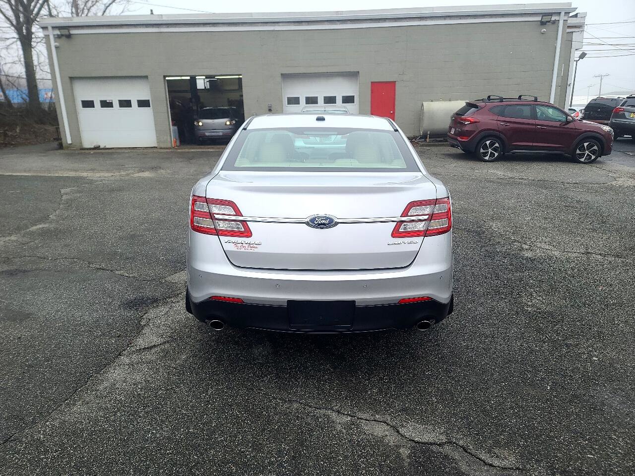 Used 2015 Ford Taurus Limited image 6