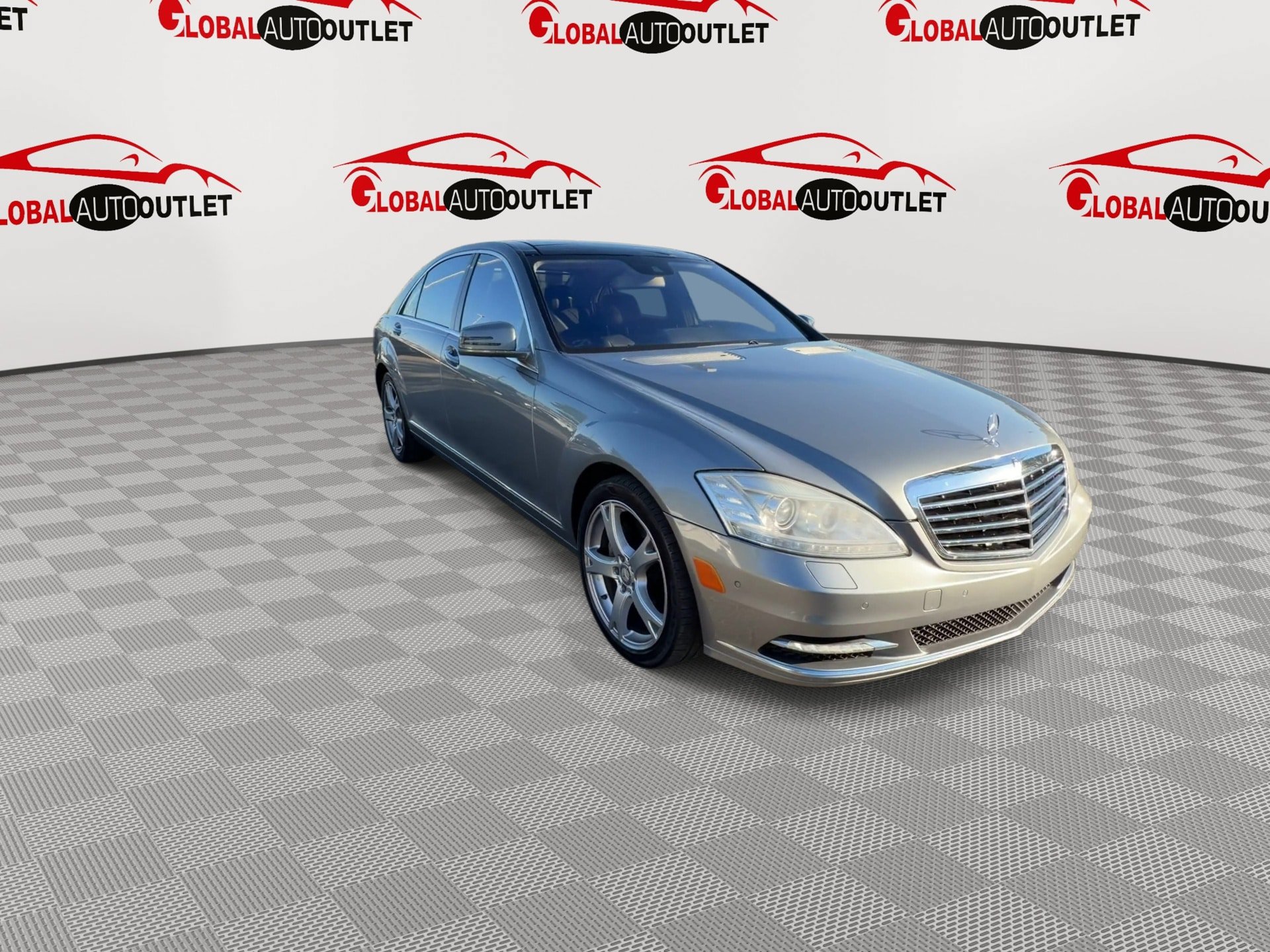Used 2013 Mercedes-Benz S 550 4MATIC image 2