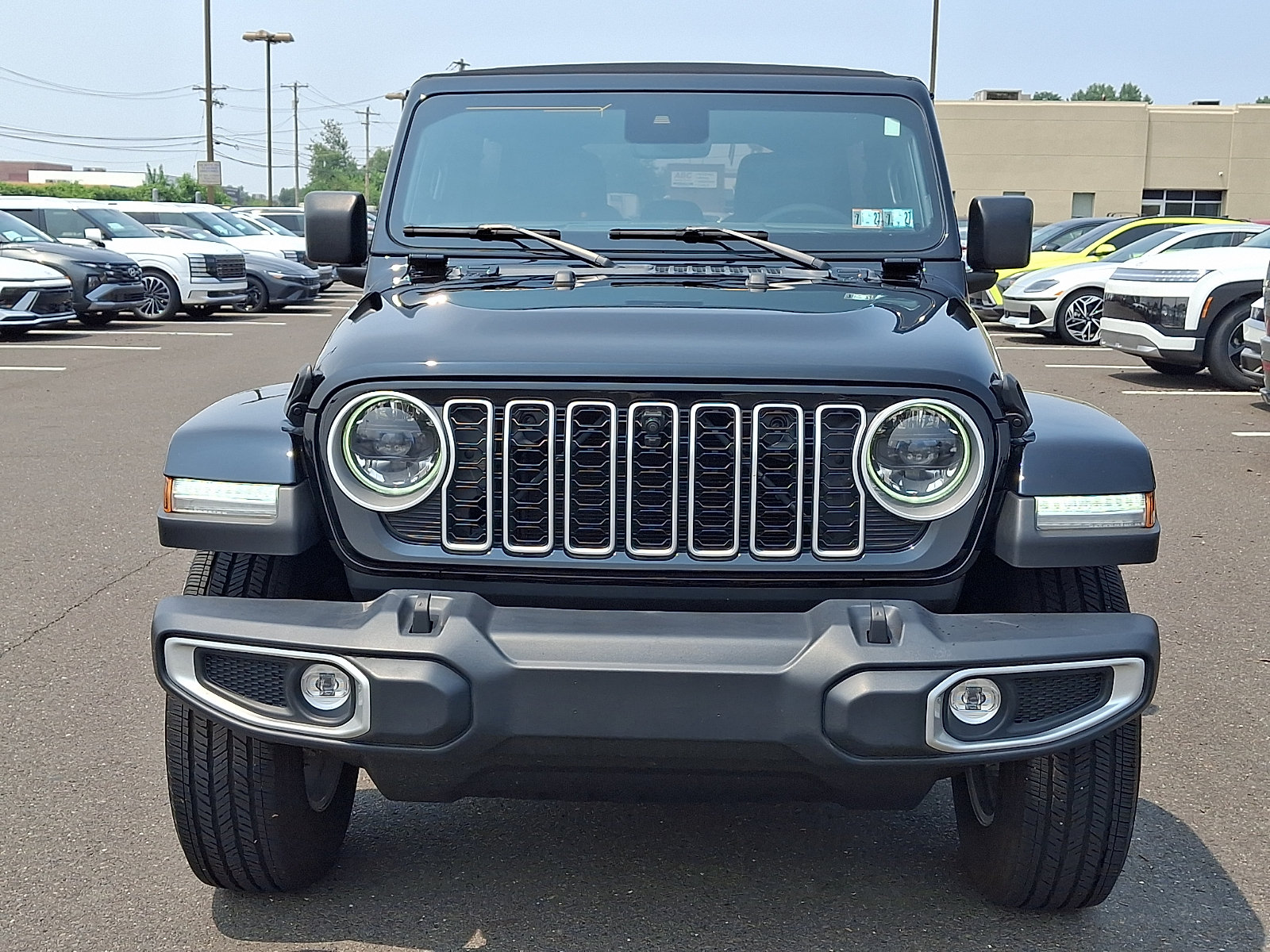 Used 2024 Jeep Wrangler Unlimited Sahara w/ Technology Group AWD/4WD image 2