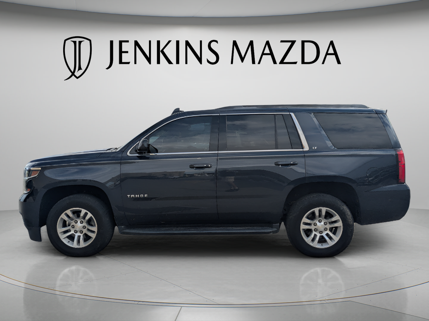 Used 2019 Chevrolet Tahoe LT w/ Luxury Package AWD/4WD image 4