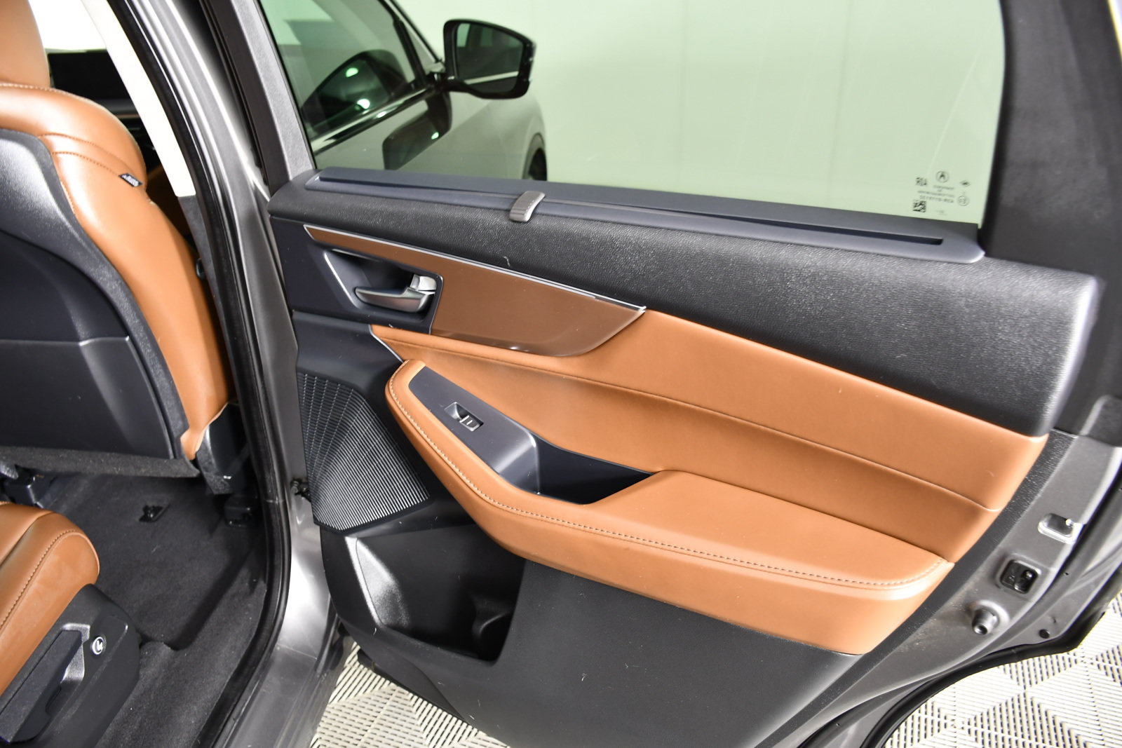 Certified 2024 Acura MDX SH-AWD w/ Technology Package image 43