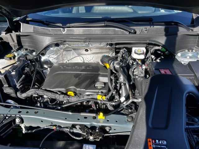 Used 2025 Chevrolet Trax LT FWD image 8