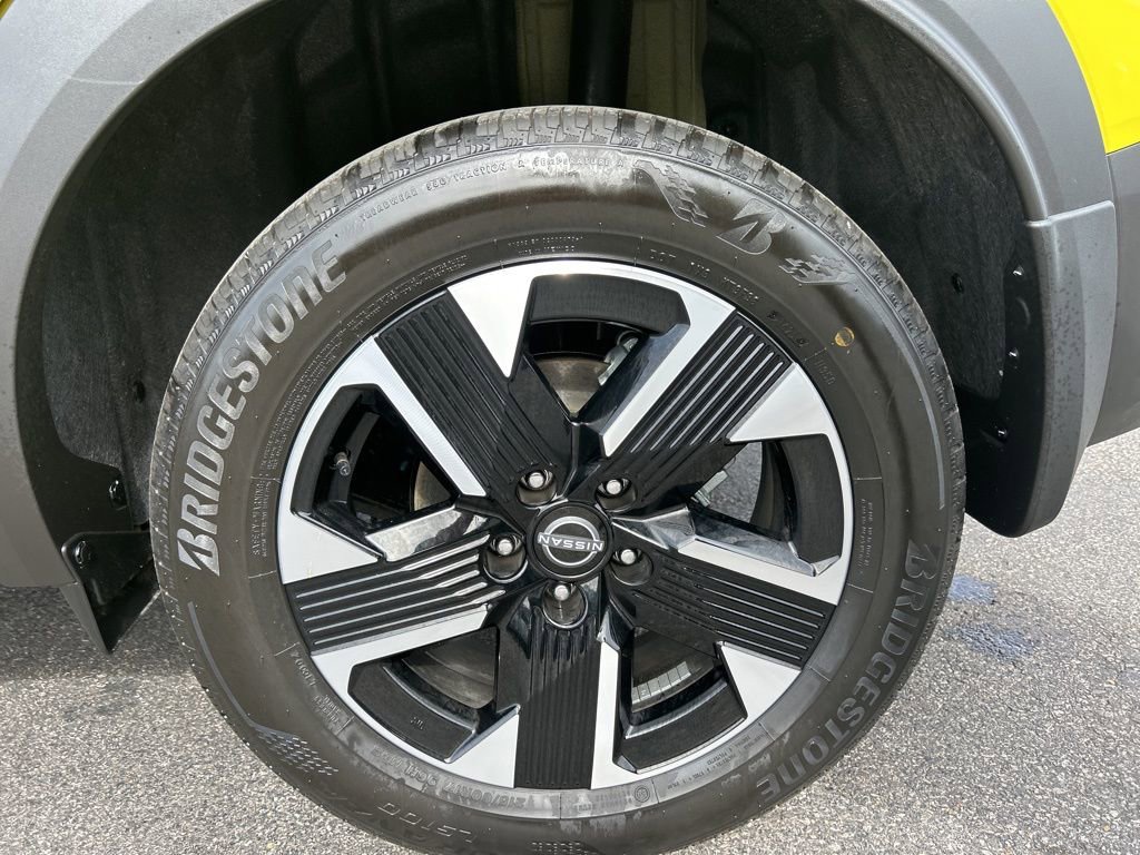 Used 2025 Nissan Kicks SR image 39