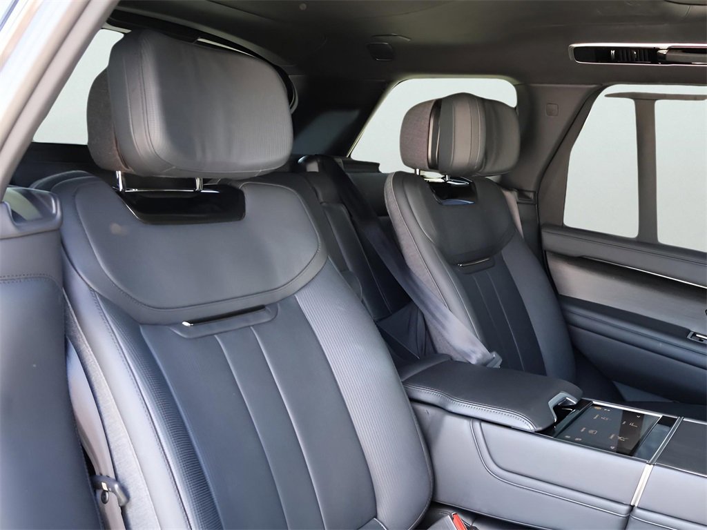 Used 2023 Land Rover Range Rover SV image 13