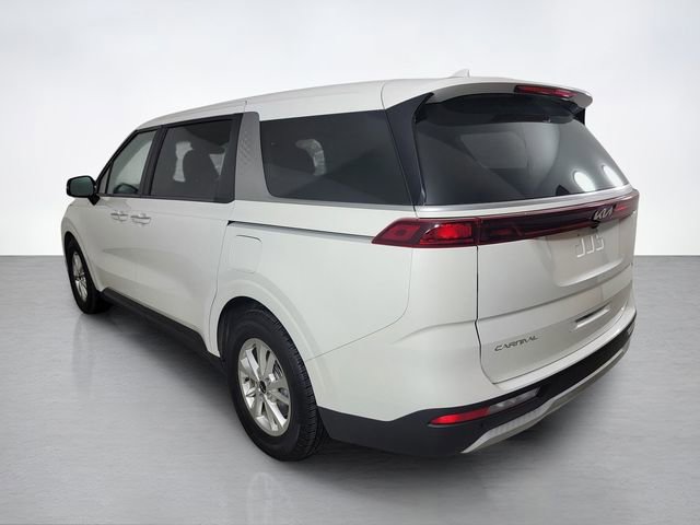 Used 2023 Kia Carnival LX FWD image 5