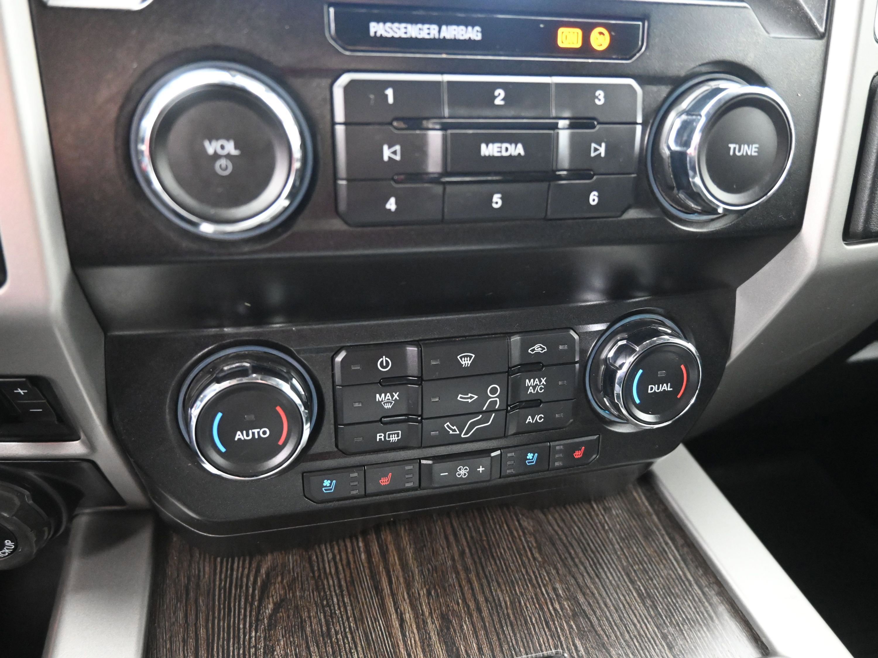 Used 2020 Ford F250 Lariat w/ Chrome Package image 19