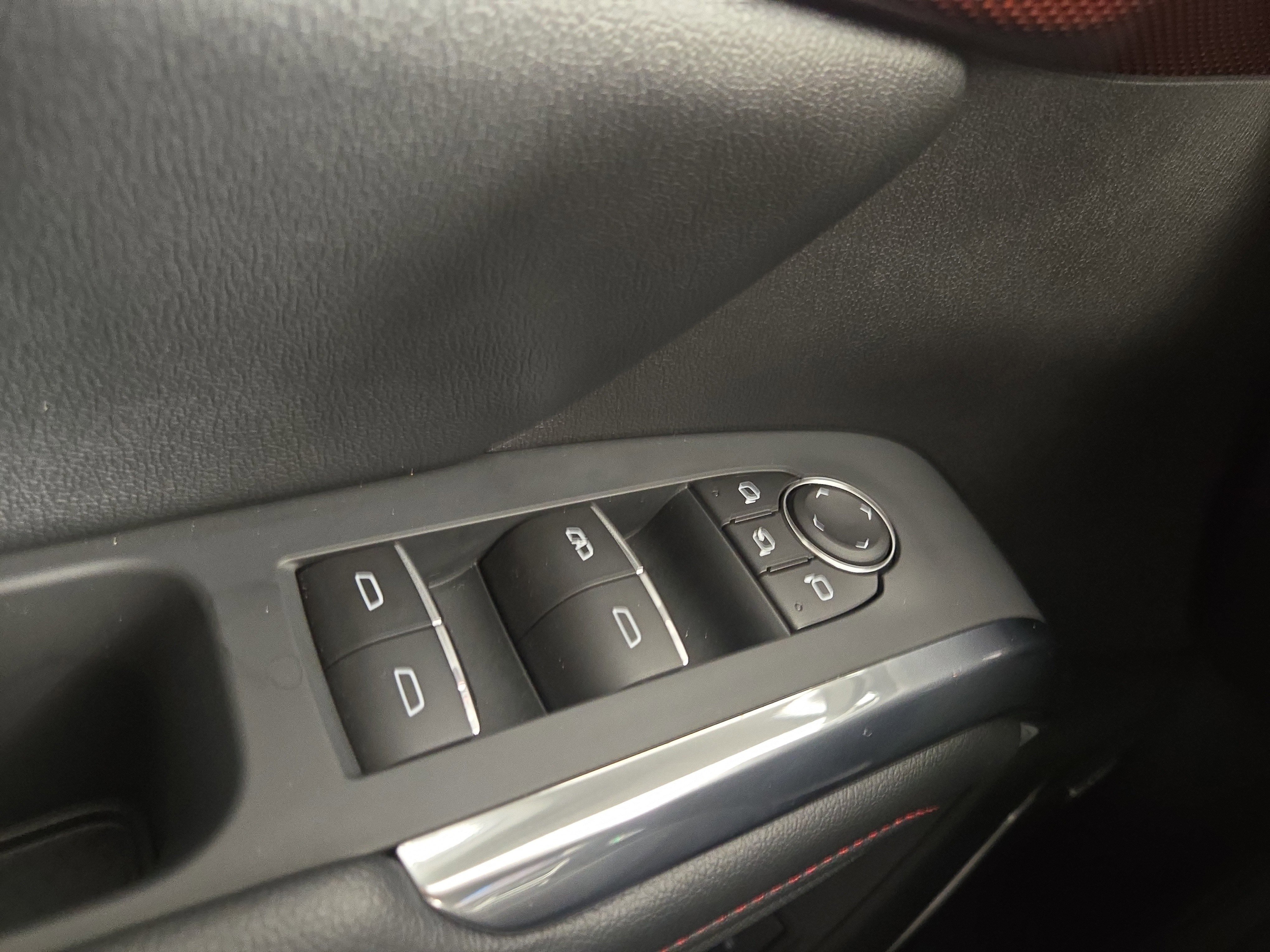 Certified 2025 Chevrolet Traverse RS w/ LPO, Floor Liner Package AWD/4WD image 33