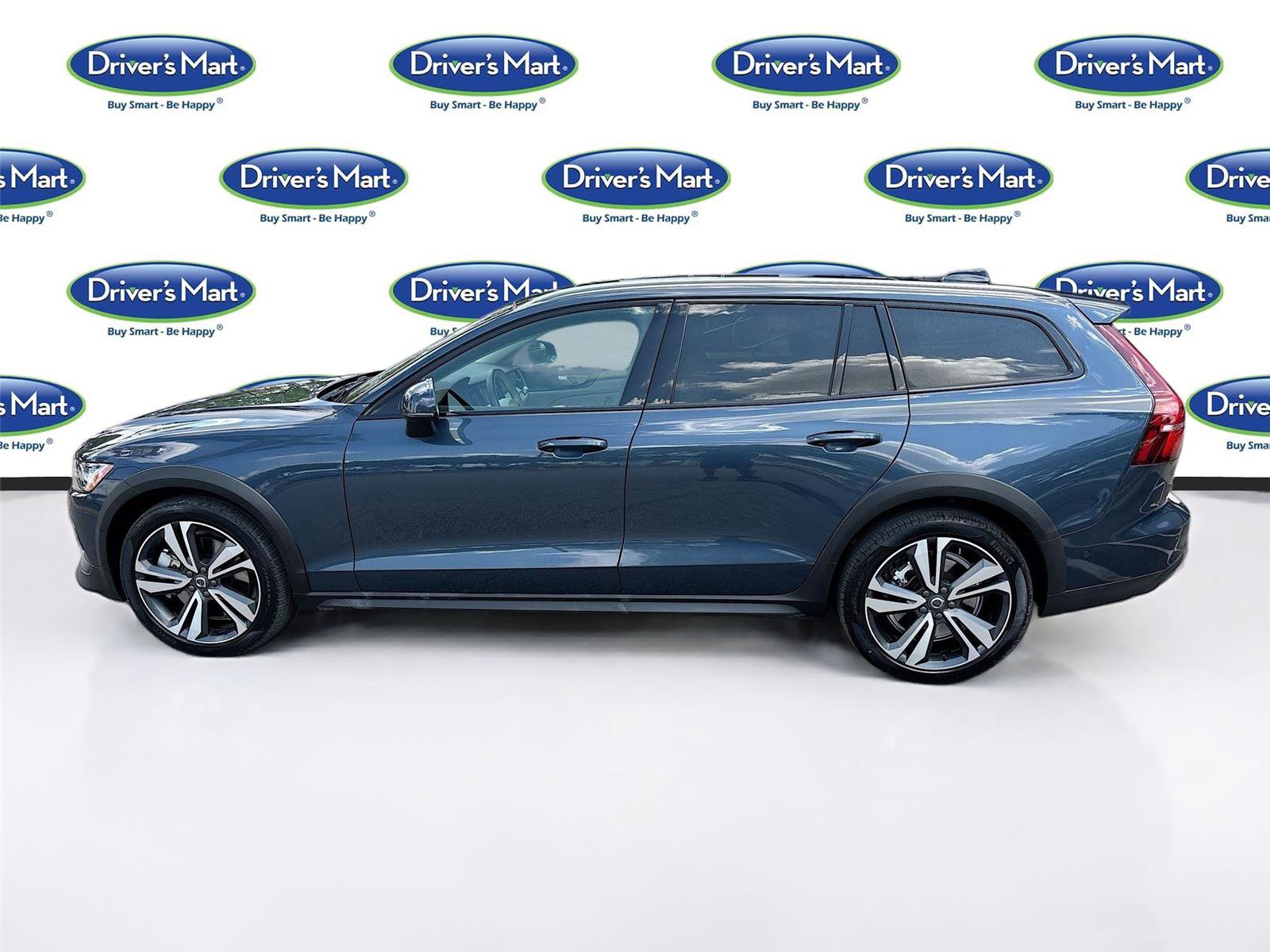 Used 2025 Volvo V60 B5 Cross Country Plus image 4