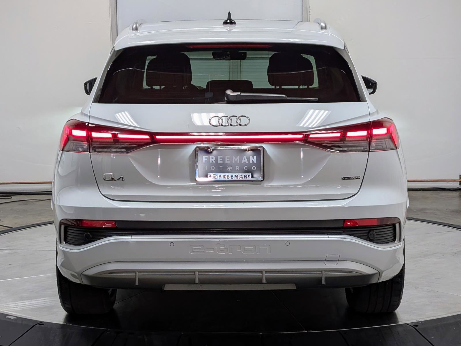 Used 2024 Audi Q4 e-tron Premium Plus image 8