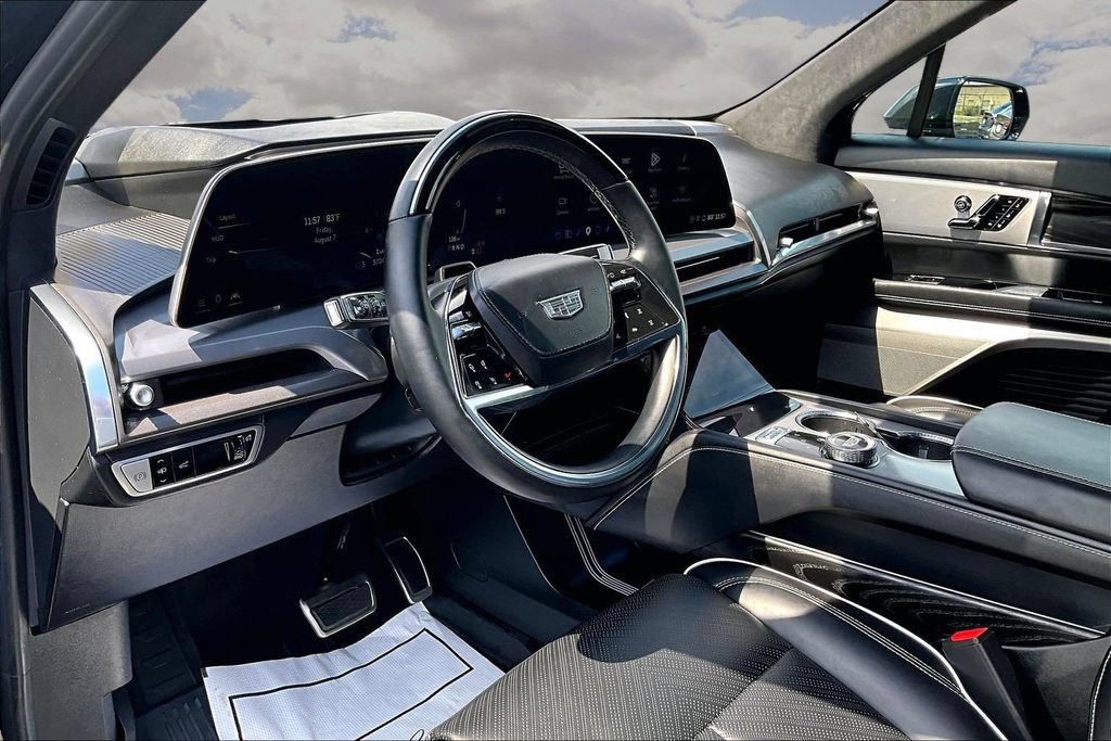 Certified 2026 Cadillac Vistiq Platinum w/ LPO, Floor Liner Package AWD/4WD image 17