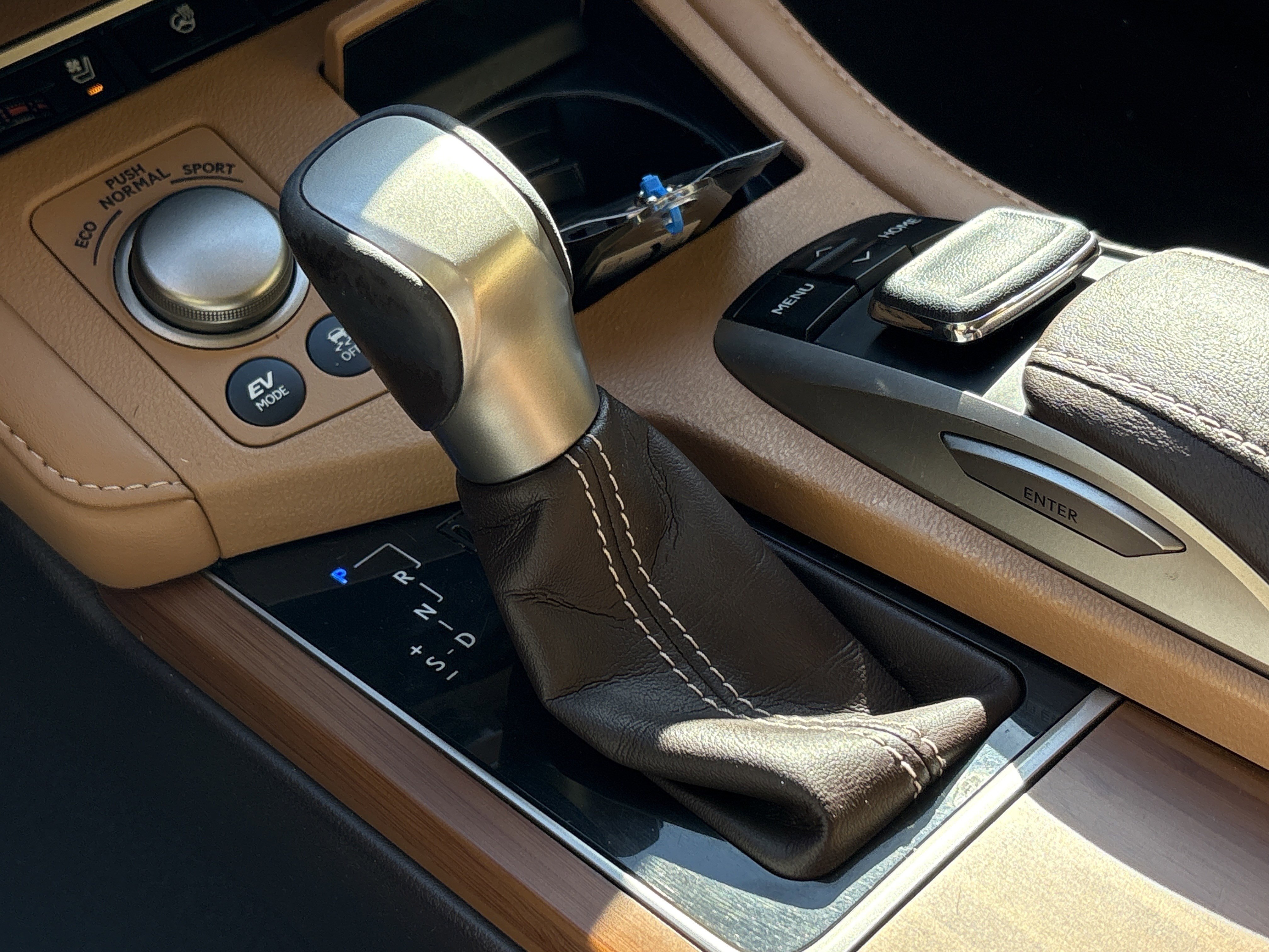 Used 2016 Lexus ES 300h w/ Luxury Package w/Wood Trim image 26