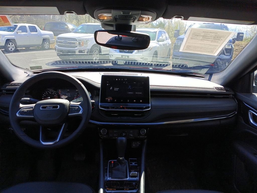 Used 2025 Jeep Compass Latitude w/ Altitude Special Edition image 7