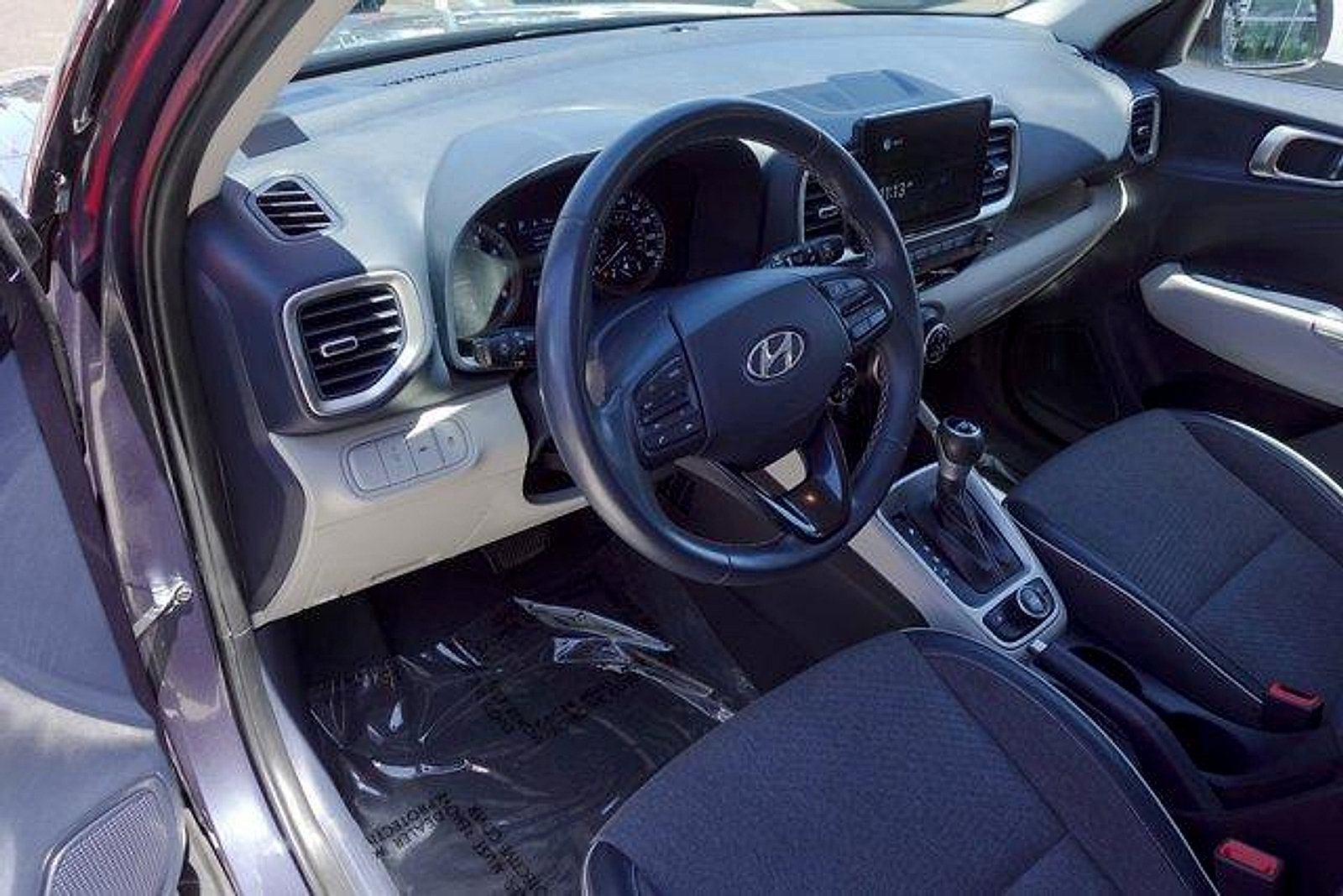 Used 2021 Hyundai Venue FWD image 9