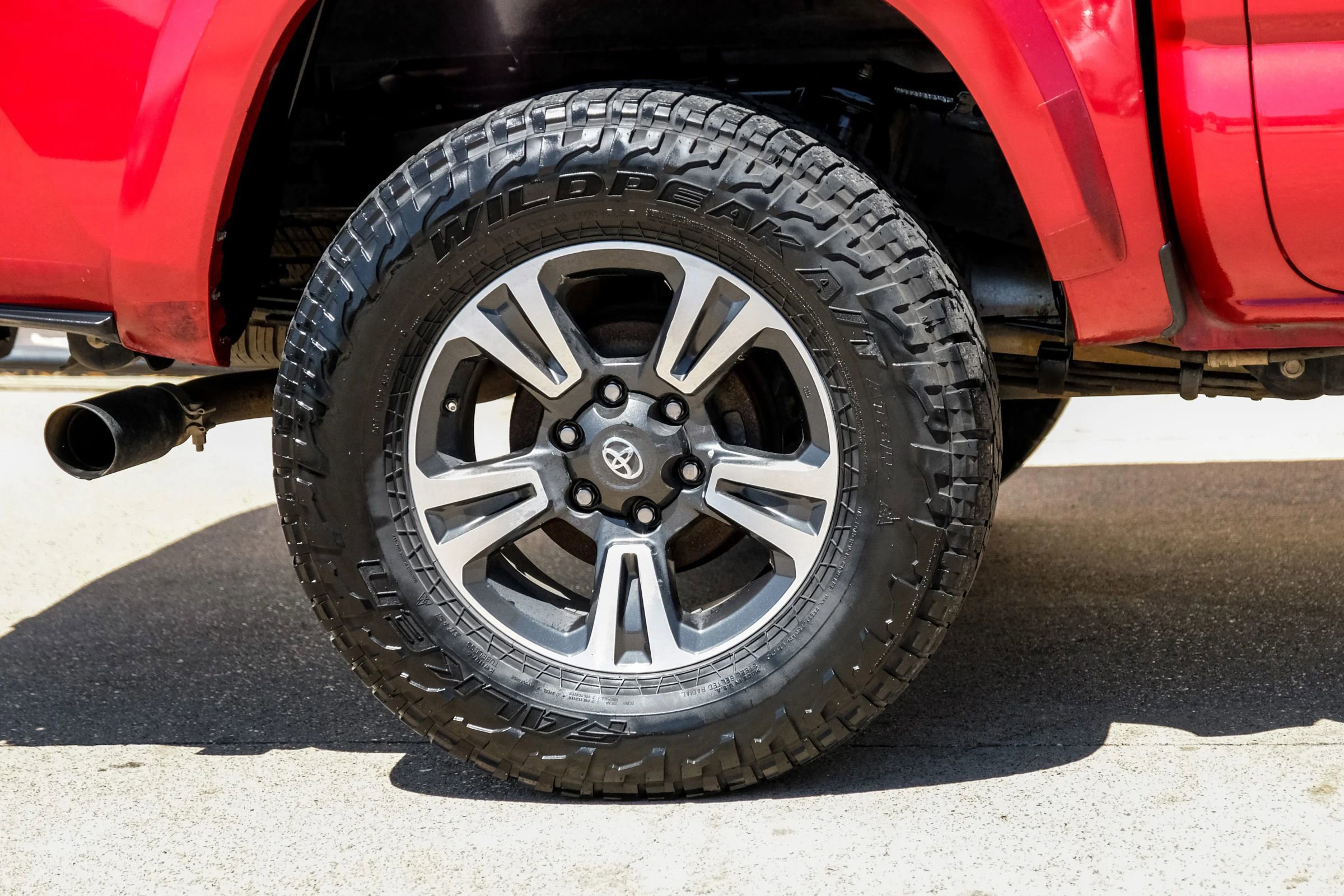 Used 2018 Toyota Tacoma TRD Sport w/ Technology Package RWD image 48