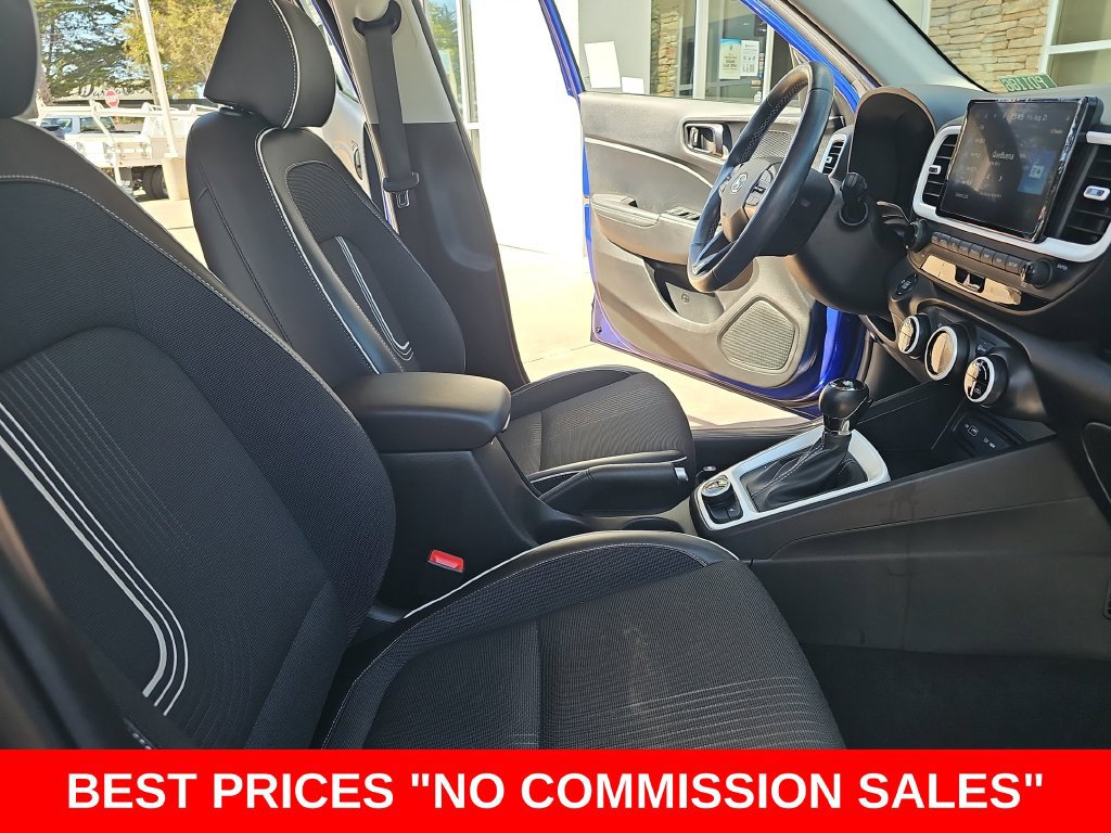 Used 2022 Hyundai Venue Limited FWD image 10