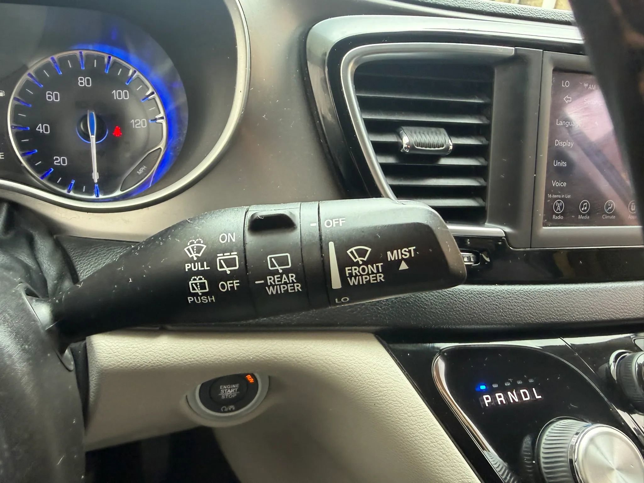 Used 2020 Chrysler Pacifica Touring-L FWD image 15