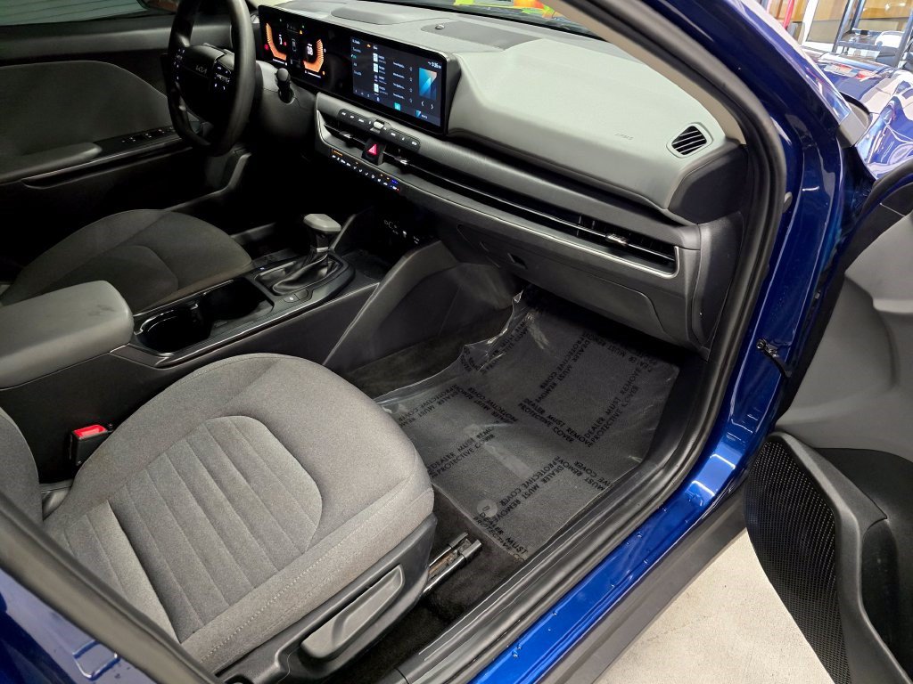 Used 2025 Kia K4 FWD image 28
