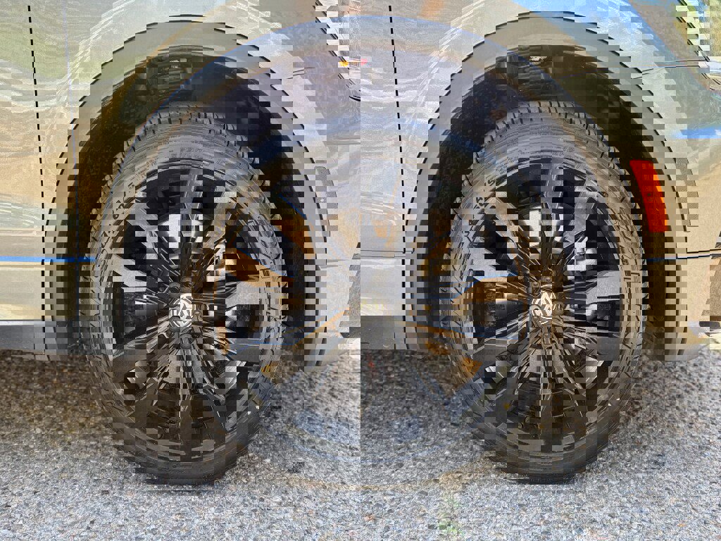 Used 2021 Volkswagen Tiguan SE image 4