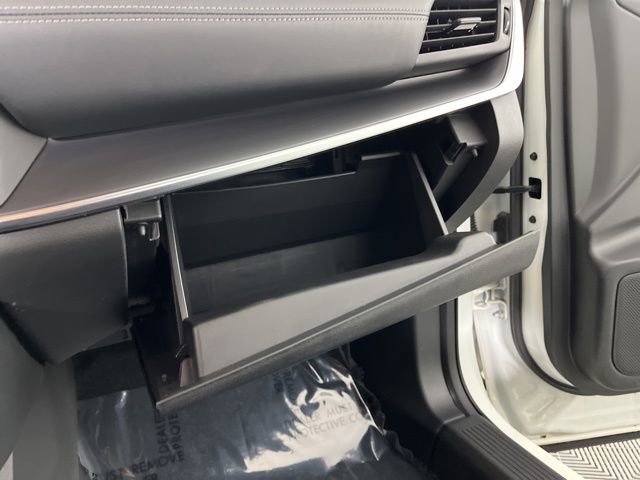 Used 2024 Nissan Rogue S image 37