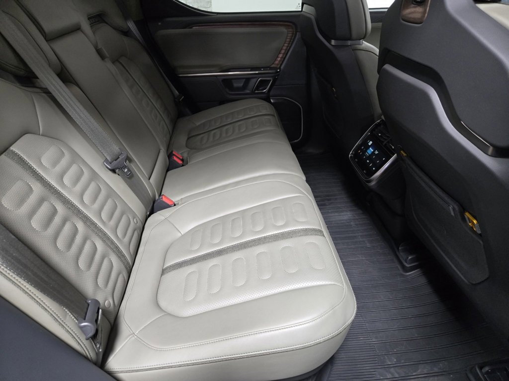 Used 2022 Rivian R1T Adventure image 46