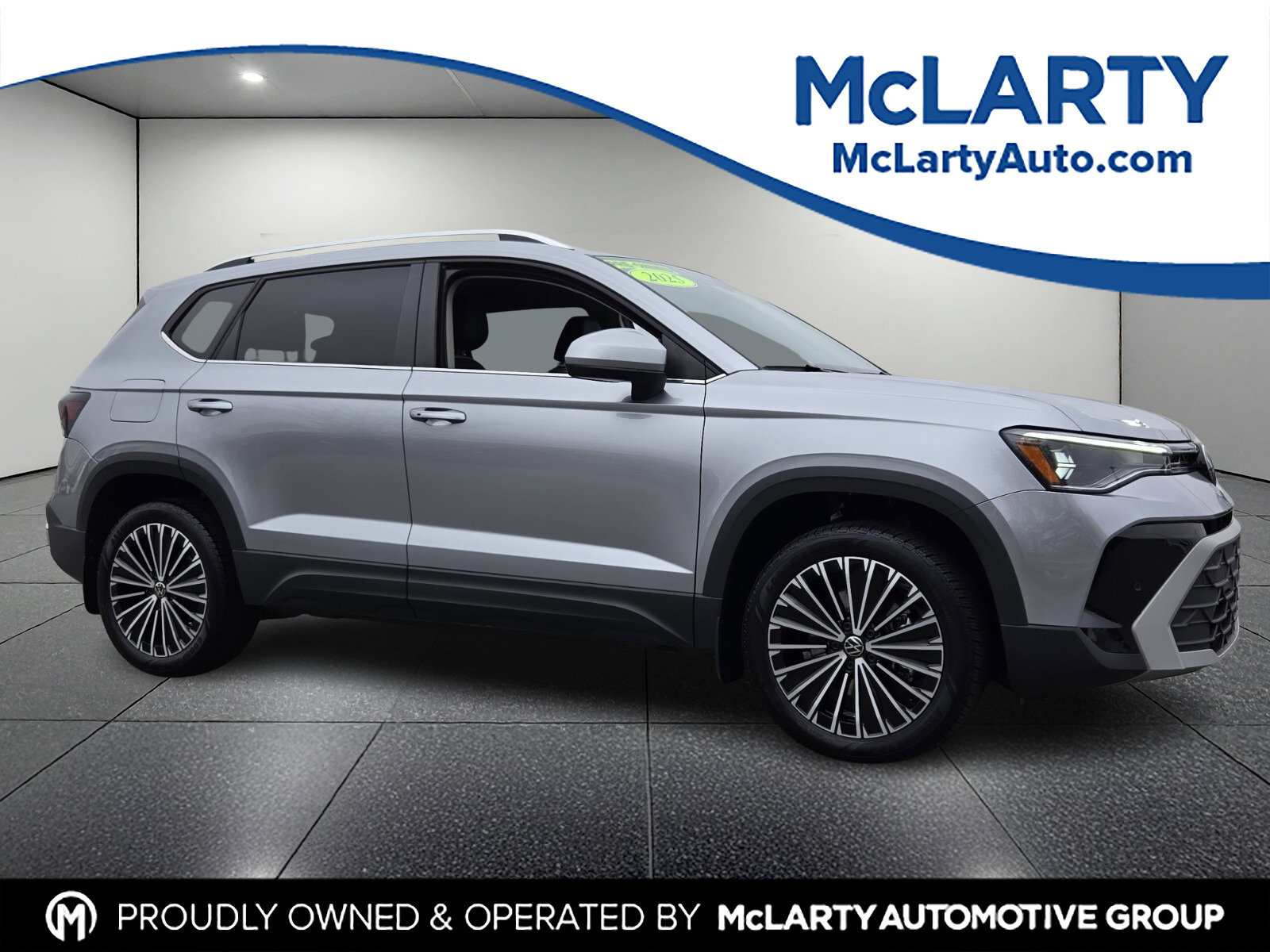 Certified 2025 Volkswagen Taos SE image 1