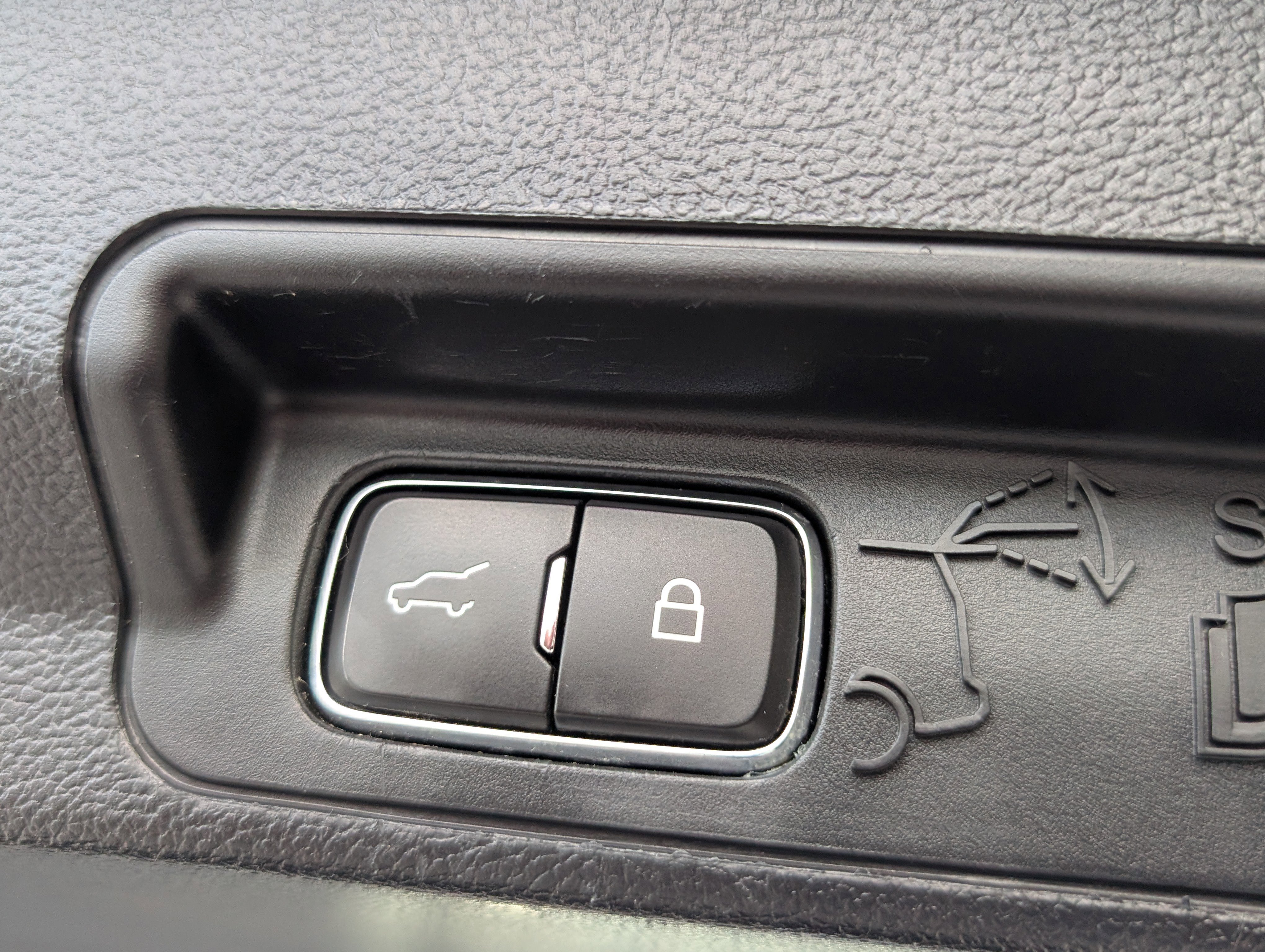 Used 2020 Ford Explorer XLT image 15