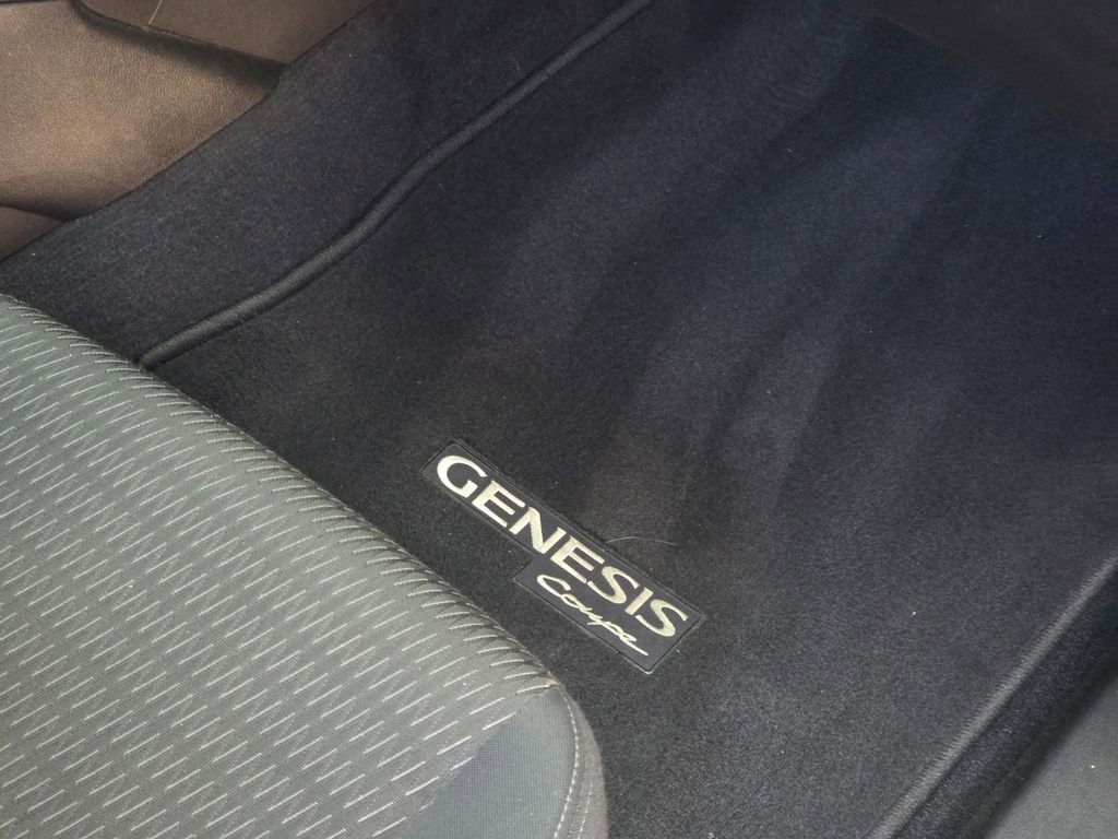 Used 2015 Hyundai Genesis 3.8 image 27