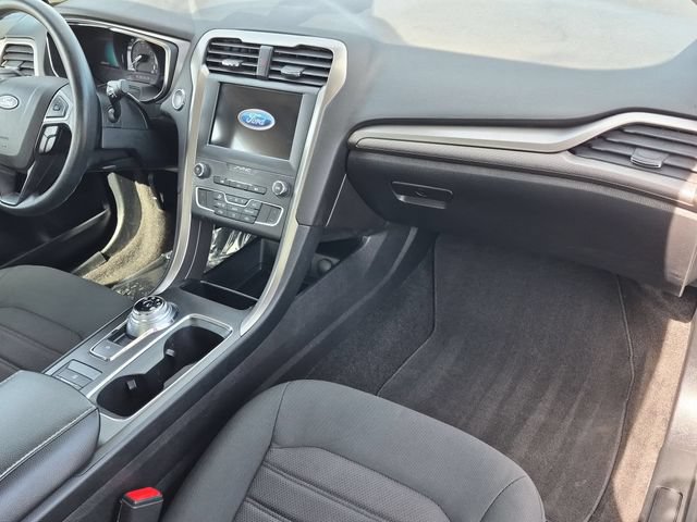 Used 2020 Ford Fusion SE FWD image 16