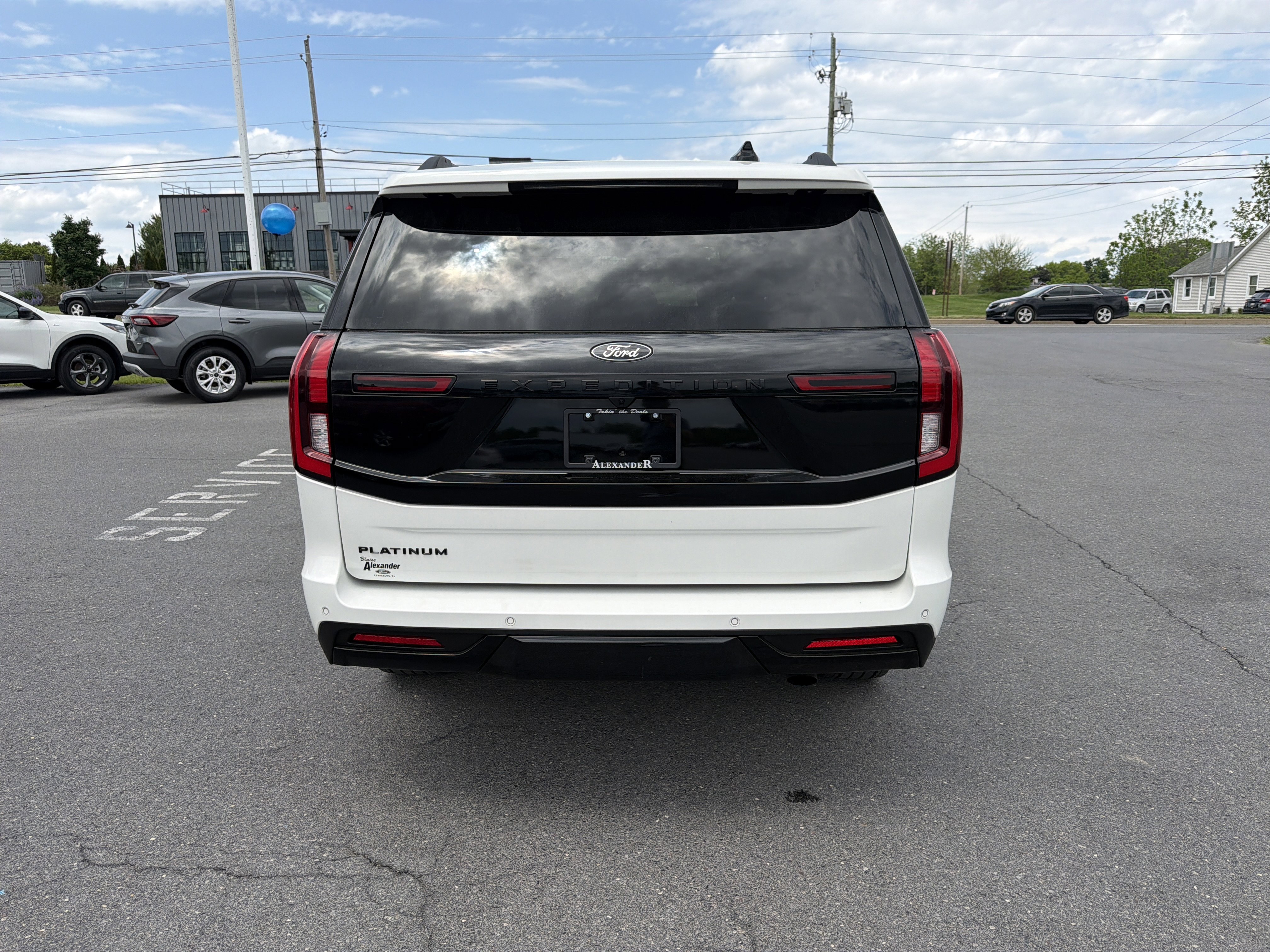 Used 2025 Ford Expedition Platinum w/ Stealth Appearance Package AWD/4WD image 5