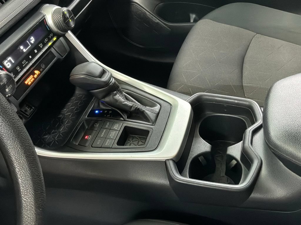 Used 2019 Toyota RAV4 XLE w/ Carpet Mat Package AWD/4WD image 18