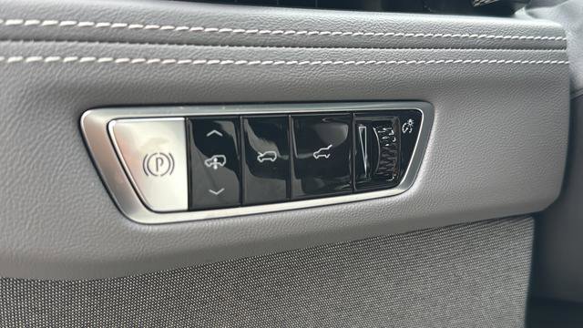 Used 2026 Cadillac Escalade IQL Sport 1 w/ LPO, Floor Liner Package AWD/4WD image 30