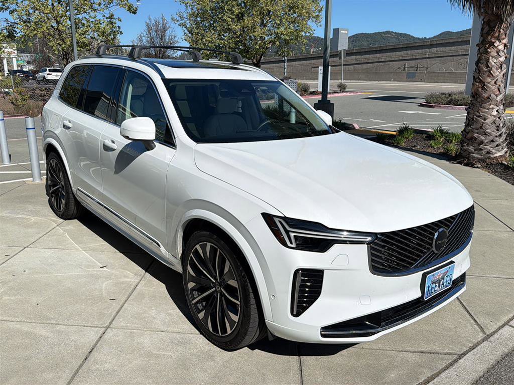 Used 2025 Volvo XC90 B6 Ultra w/ Lounge Package image 4