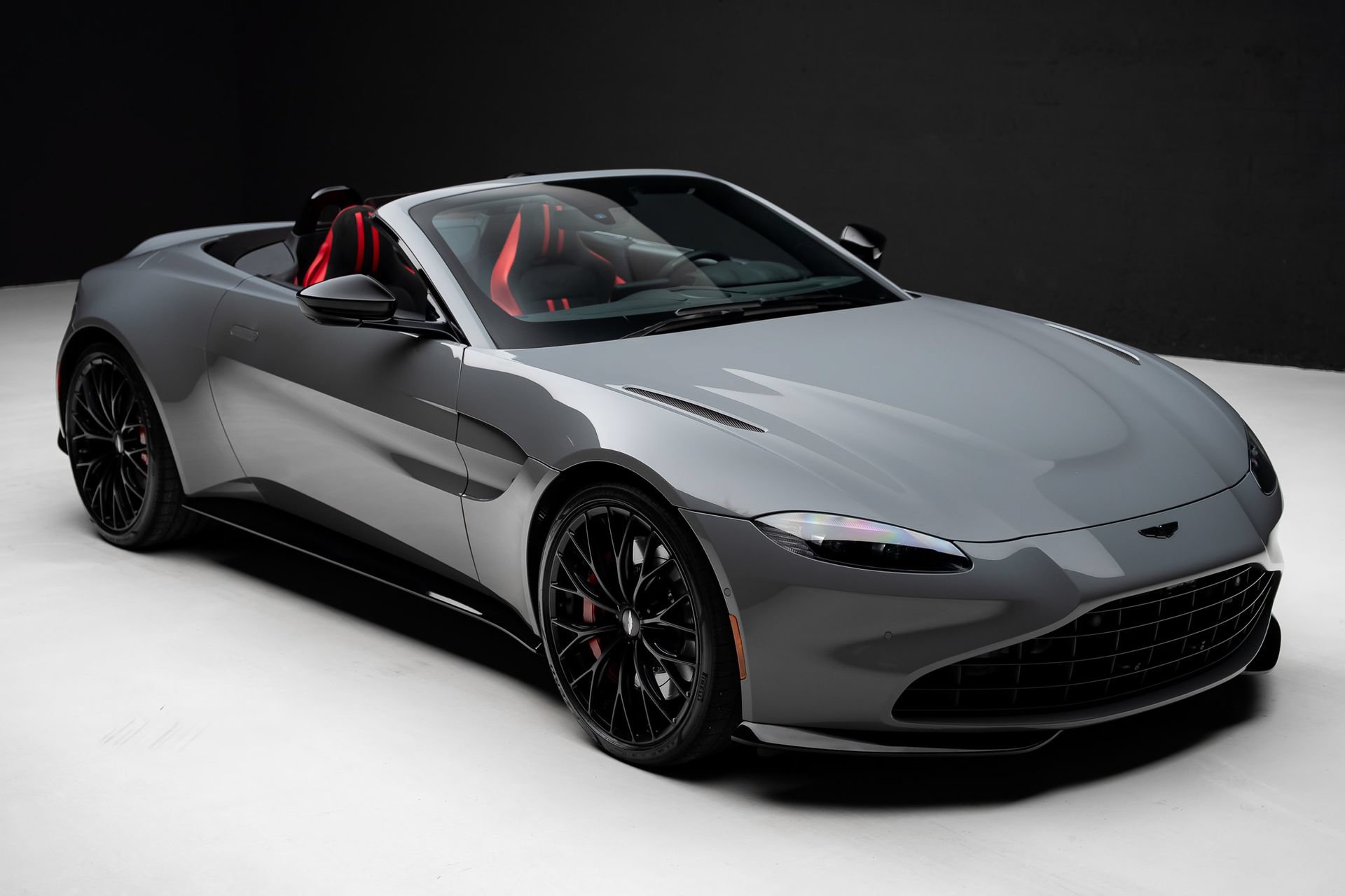Used 2023 Aston Martin V8 Vantage Roadster RWD image 41