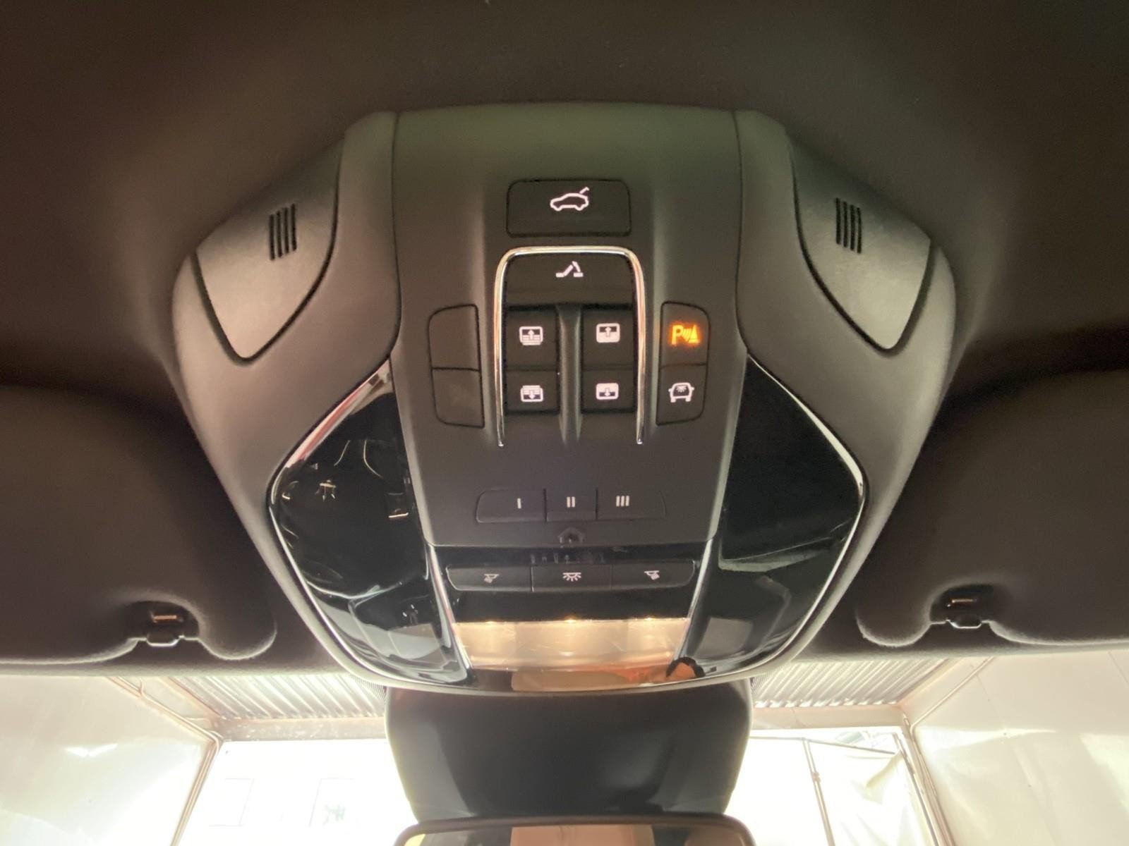 Used 2020 Maserati Levante AWD/4WD image 28