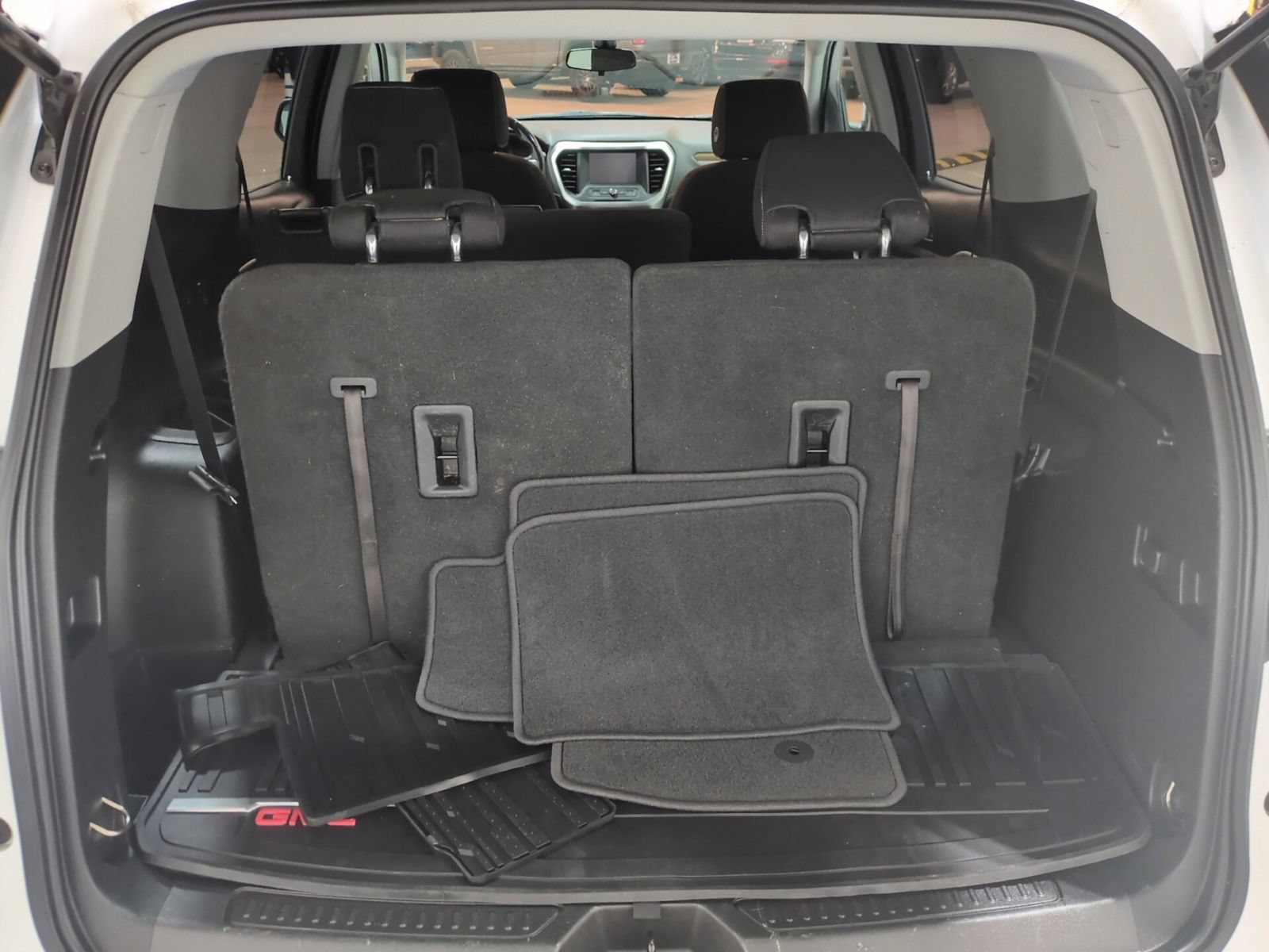 Used 2018 GMC Acadia SLE FWD image 14