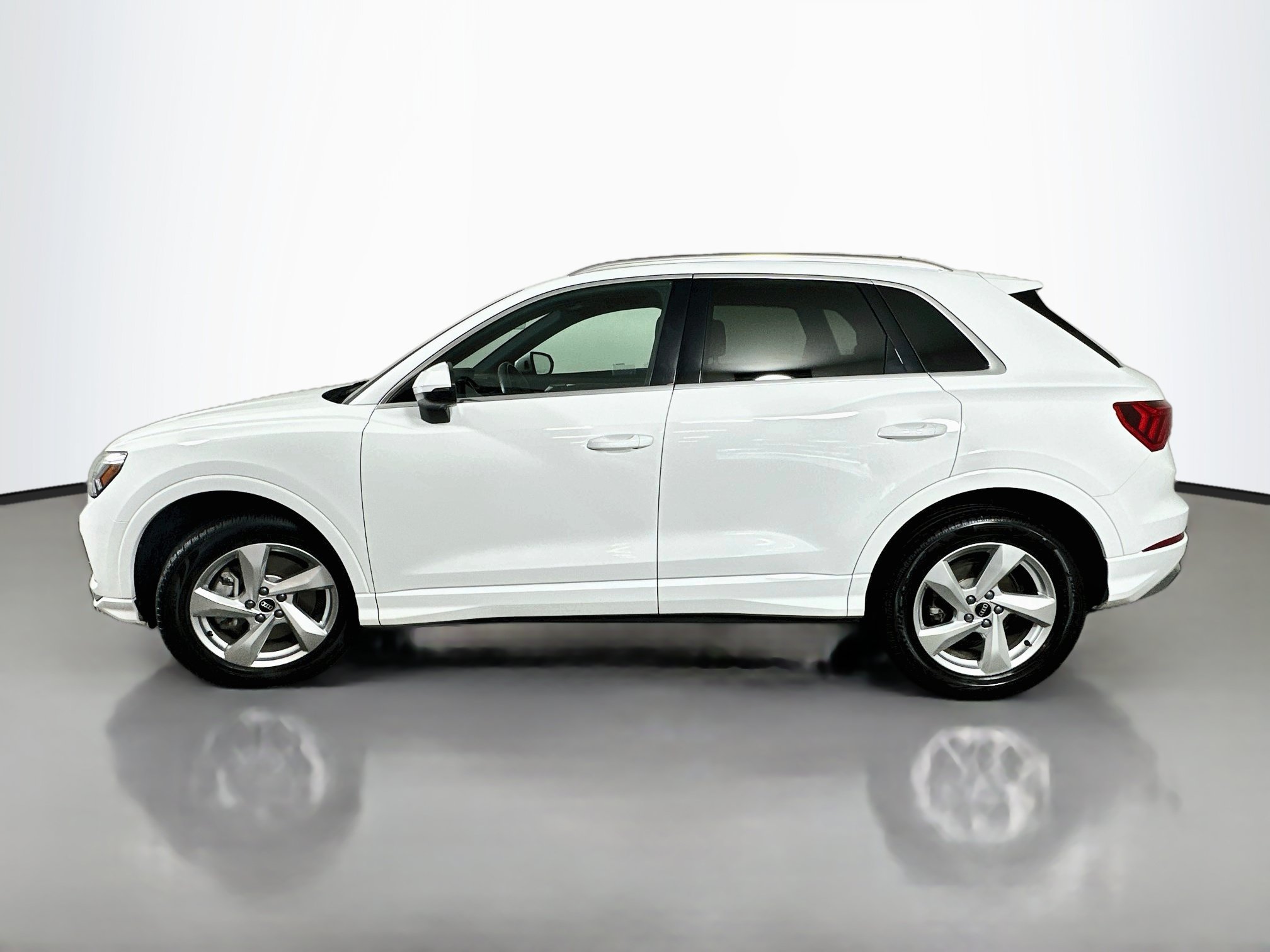 Used 2021 Audi Q3 2.0T Premium Plus w/ Premium Plus Package AWD/4WD image 4