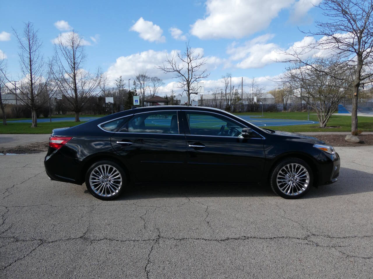 Used 2017 Toyota Avalon Limited w/ All Weather Liner Package FWD image 4