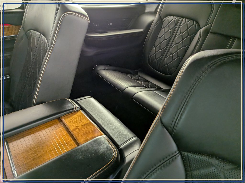 Used 2023 Jeep Grand Wagoneer Series III AWD/4WD image 39
