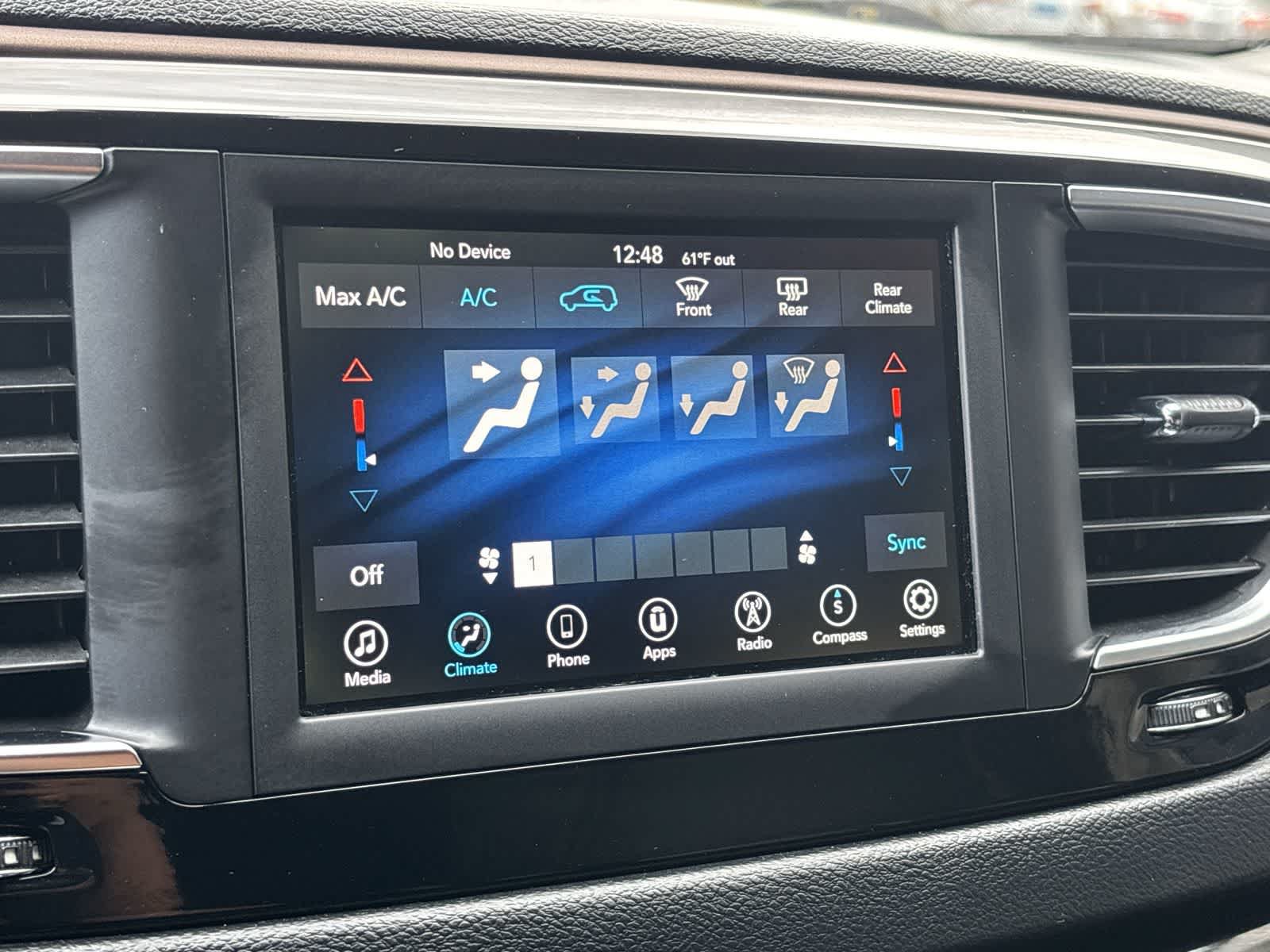 Certified 2020 Chrysler Voyager Lxi FWD image 17